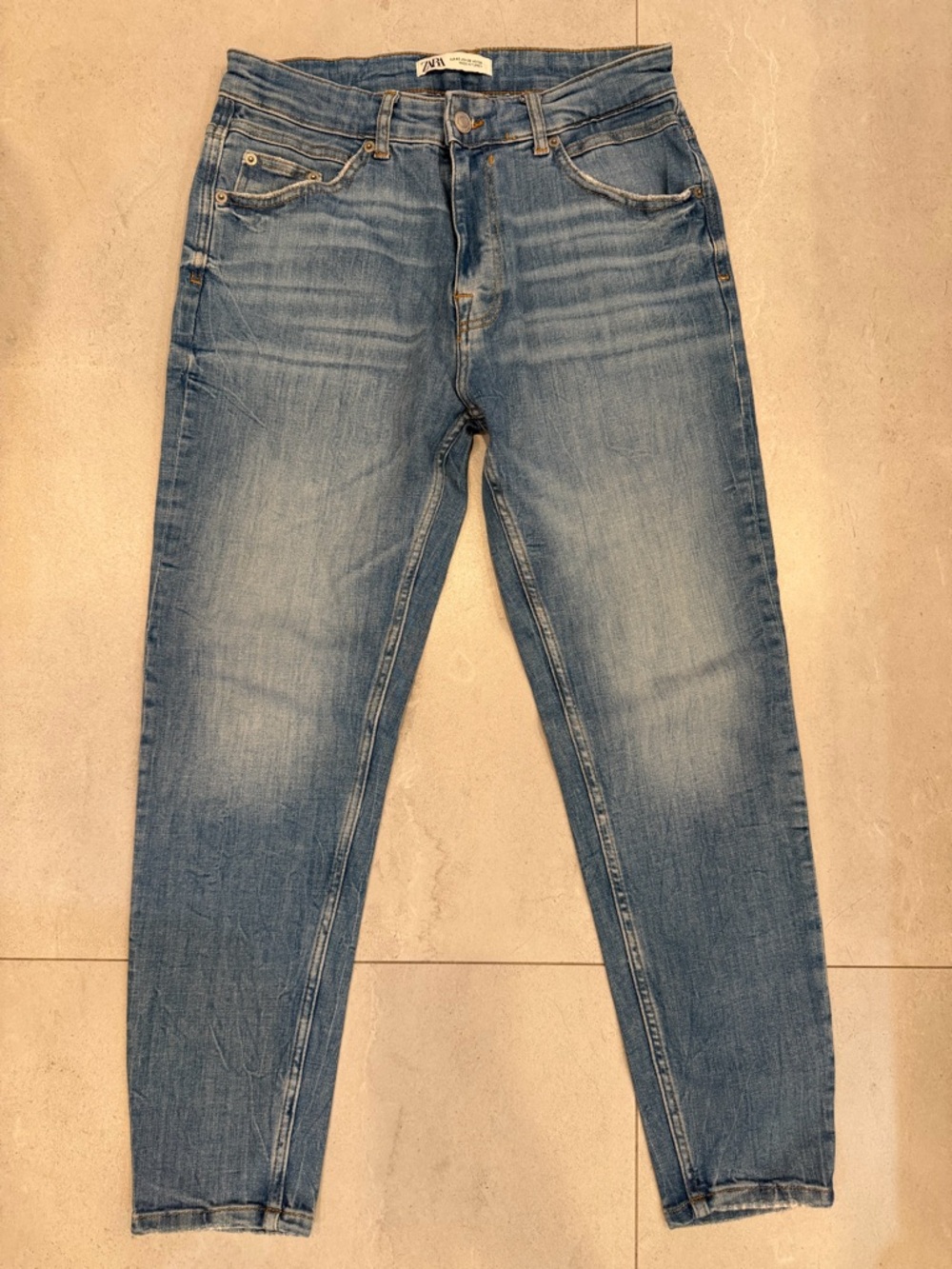 NWOT Classic ZARA men’s slim fit jeans in a light wash denim